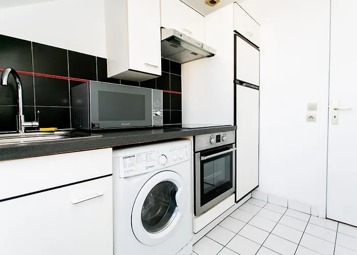 Upper Marais & -