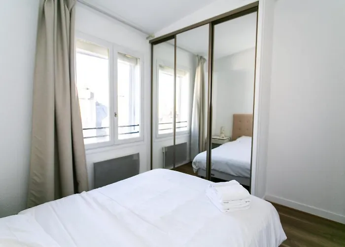 Upper Marais & -